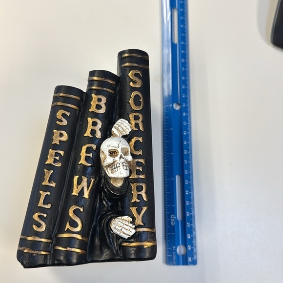 Decoration Spooky Book End - Picture 6 of 6